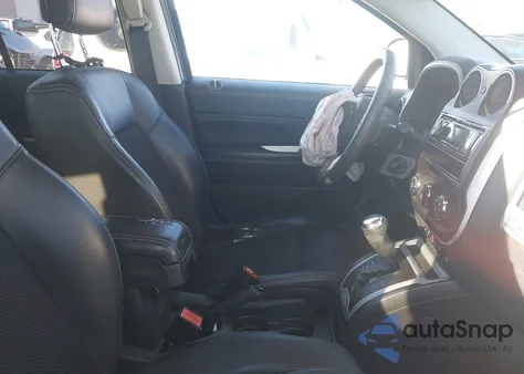 2016 Jeep Compass Latitude z USA, uszkodzony, nr VIN 1C4NJCEAXGD744634